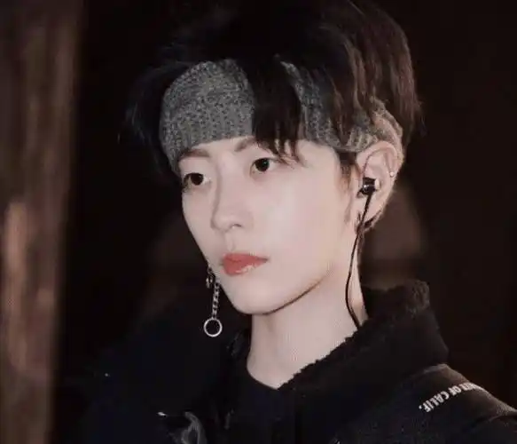 原创刘梦参加《创3》时自曝年薪百万,谁注意到了鹿晗的反应,太真实