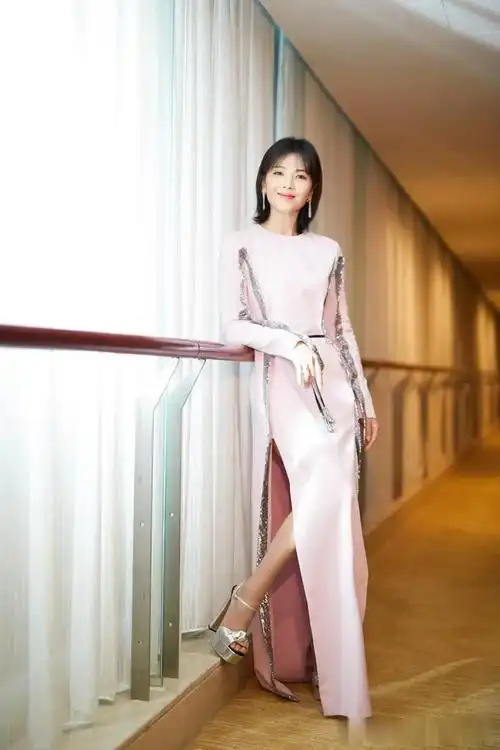 演员刘涛——高跟鞋美图