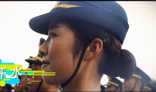 驻港仪仗女兵每人一年穿破3双马靴 用汗水描绘青春最美的样子!