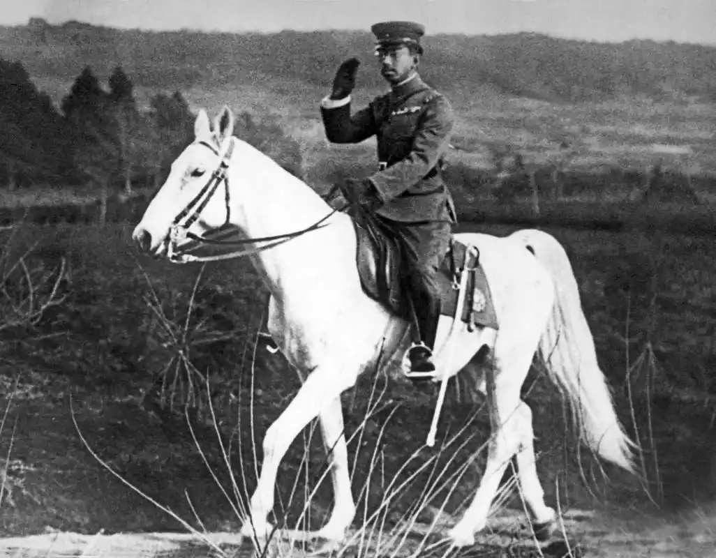 二战后,日本裕仁天皇走下神坛之后,其晚年生活是怎样的?