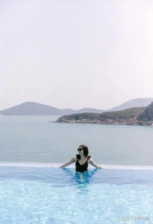 近日,前tvb一线女星钟嘉欣,在社交平台分享一组泳装的写真.