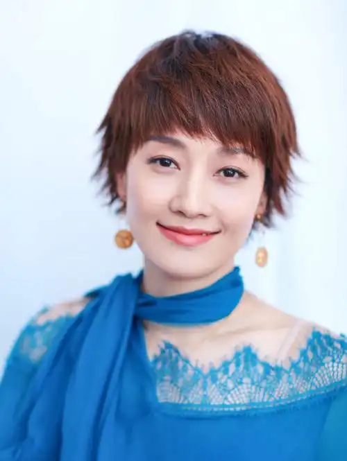 马伊琍蓝色长裙优雅写真图片_明星_美桌网