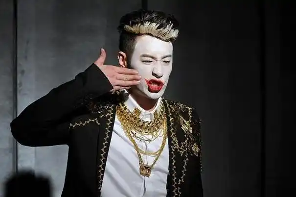 婚后4年,潘玮柏胖到200斤:差点认不出