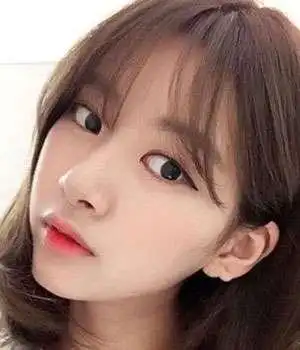 空气刘海发型演绎甜美气质