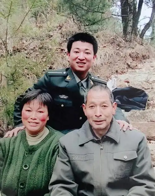 "卫国戍边英雄"陈红军的妻子肖嵌文,有了社会职务,渐入佳境|战友|祁发