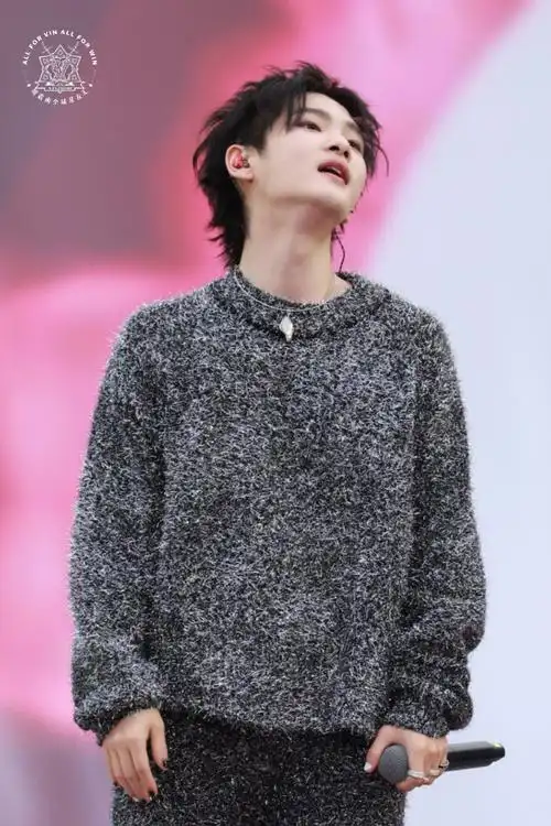 周震南舞台状态很巅峰#zzn#周震南照片#    新一