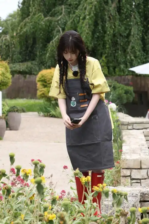 虞书欣多股麻花辫##虞书欣超认真一女的