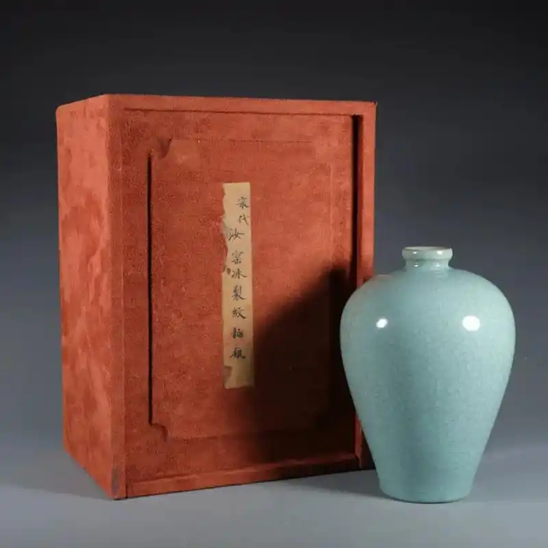 旧藏北宋汝窑天蓝釉冰裂纹梅瓶