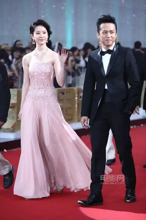 【121219合照】那些年和我菲合影的男纸们(男明星)_刘亦菲吧_百度贴吧