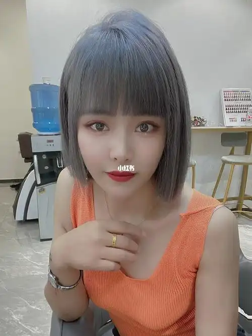 超级显白洋气发色灰色77齐脖短发