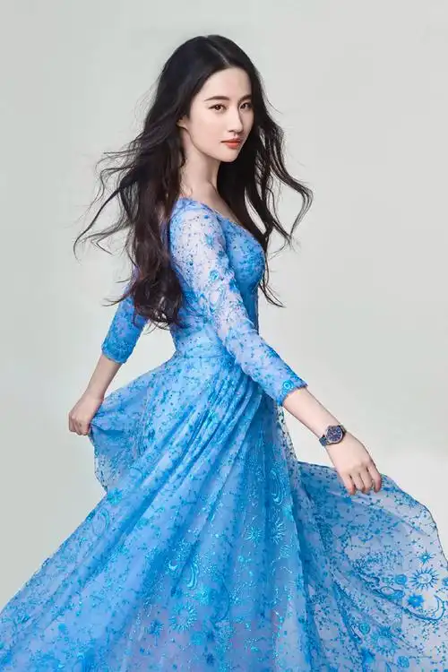 刘亦菲长裙大集锦:黑色端庄优雅,红色惊艳大气,最好看的图6