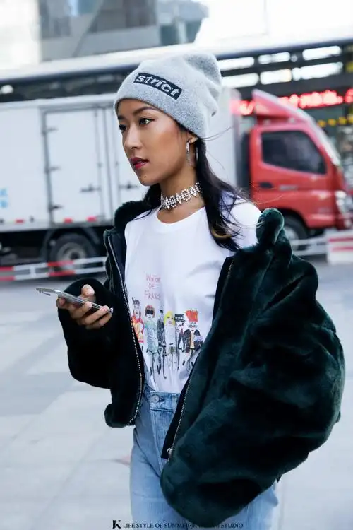 吉克隽逸零下温度玩转时尚 街拍"美丽冻人"