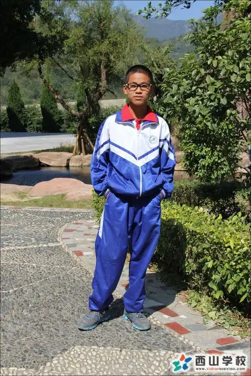 福建西山学校2014年初中部初一15班高泞铭挂历照