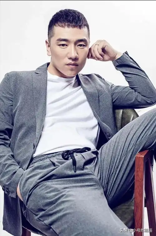 网红歌手王亚男个人资料图片 网络歌手王亚男简历 - 歌词译