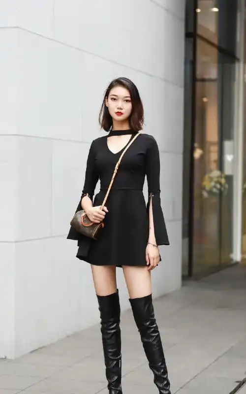 喜欢穿长筒靴子的美女无视炎热的夏季看看长靴美女的夏季搭配