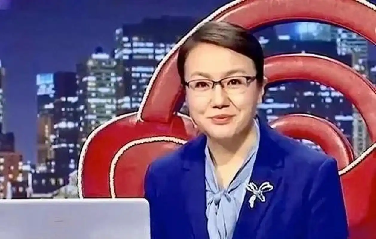 才华与美貌于一身的火箭女神李莉,还是国防大学教授,央视军事特约评论