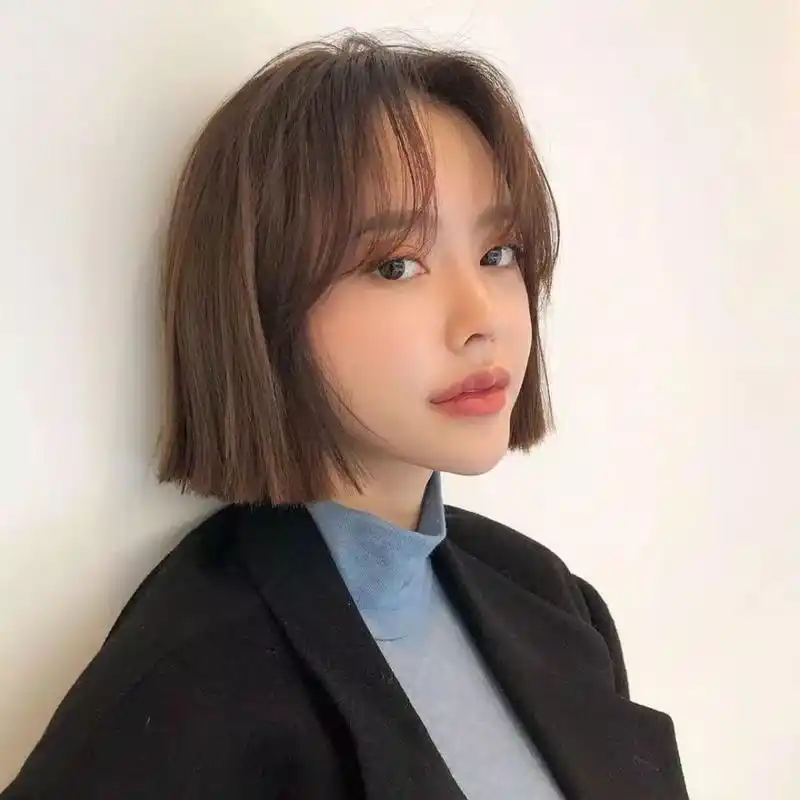 齐耳短发发型造型更多变,修饰脸型好打理,但是最经典百搭的短发还是齐