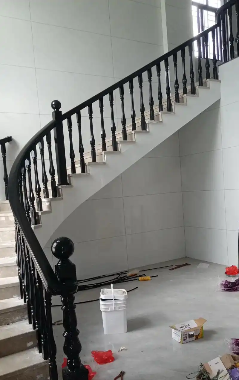 弯弧落地款扶手安装完成✅#好看的楼梯扶手 #室内转角楼梯 #