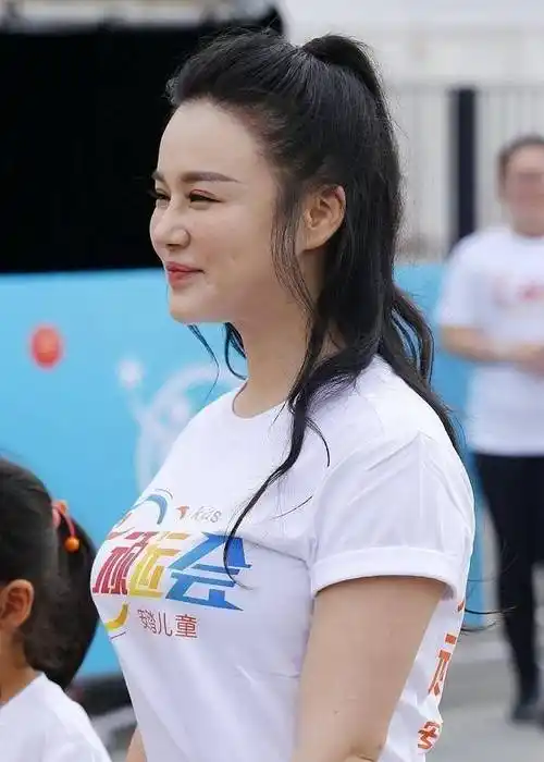 冉莹颖的魅力,拳王稀罕就好,世人觉得媚俗又如何?_邹市明_网友_眼光