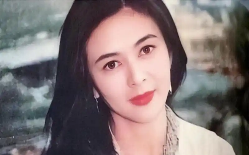 女明星早年颜值大对比,关之琳一美就是40年,天然美女永不过时