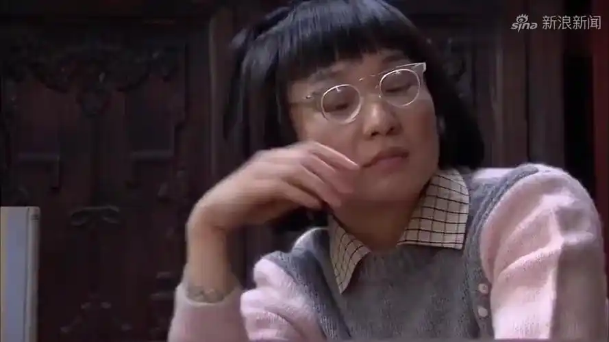 傻春:小妹嫁了个军官,挺着七个月的大肚子,急忙回家抢房子