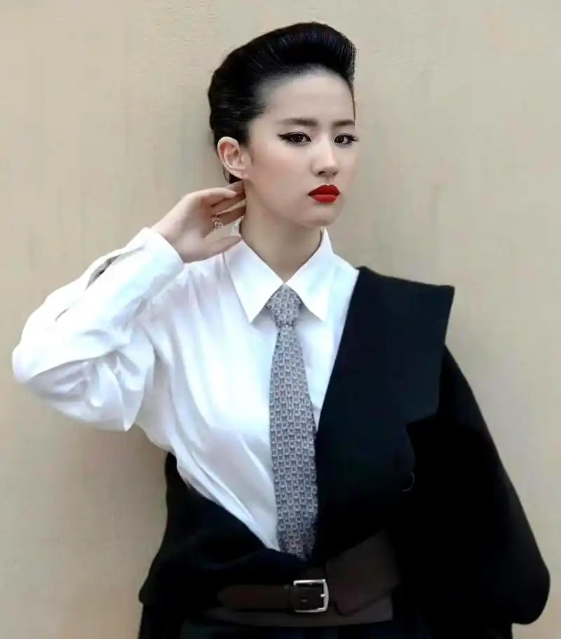 你喜欢有大背头的神仙姐姐刘亦菲吗?