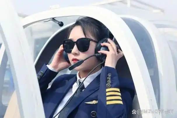 全球最年轻女机长:17岁开飞机,26岁当机长,关键还是个中国人