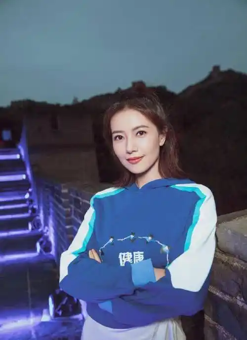 高圆圆扎半丸子头超可爱!