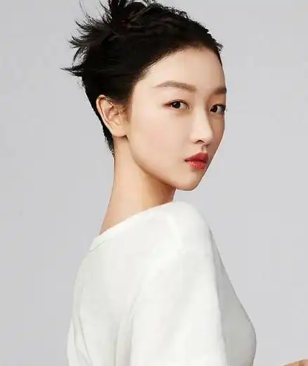 看到周冬雨的境遇你可以不相信人品演技但是要相信资本的审美