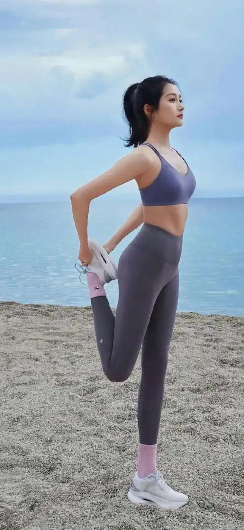 关晓彤海边瑜伽