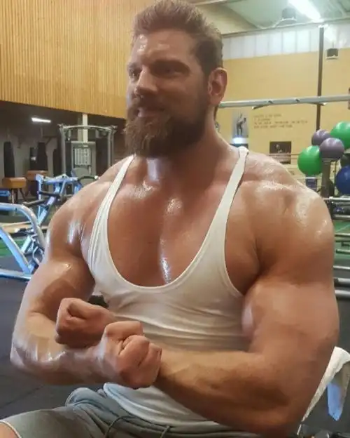 218 公分肌肉猛男加盟《黑寡妇》,网友惊:他是反派的话怎打得赢?