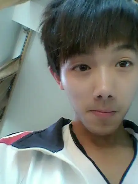 跪求16岁帅哥的 生活照不要明星 1个人的 不要太假 有的 说下