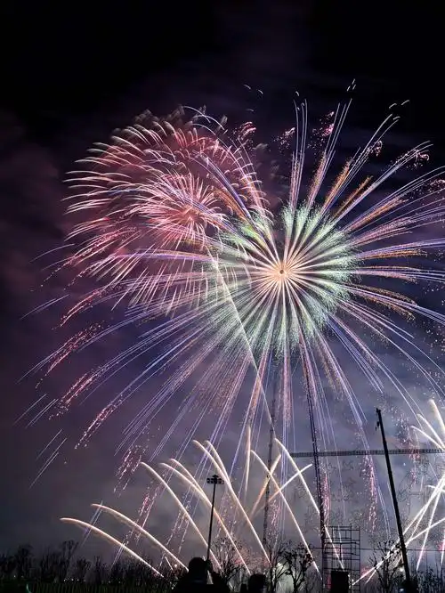 2021新年烟花秀 璀璨绽放滴水湖