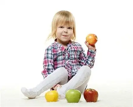 小孩吃苹果图片_小孩吃苹果图片大全_小孩吃苹果图片下载