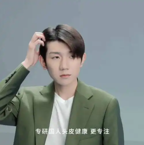 王源,易烊千玺洗发水广告动图,顺毛造型太考验颜值啦|王源|易烊千玺