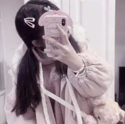 女生拿手机   黑色 - 堆糖,美图壁纸兴趣社区