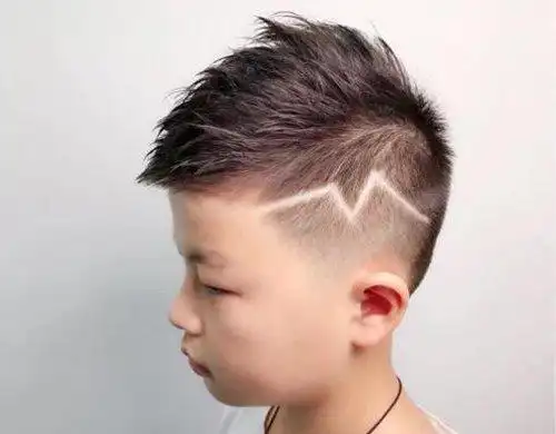 不怕个性怕过时花样翻新男童刻痕发型抵抗过时3