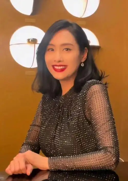 朱茵和周星驰有缘无分成名后被名导欺骗如今和老公隐居深山