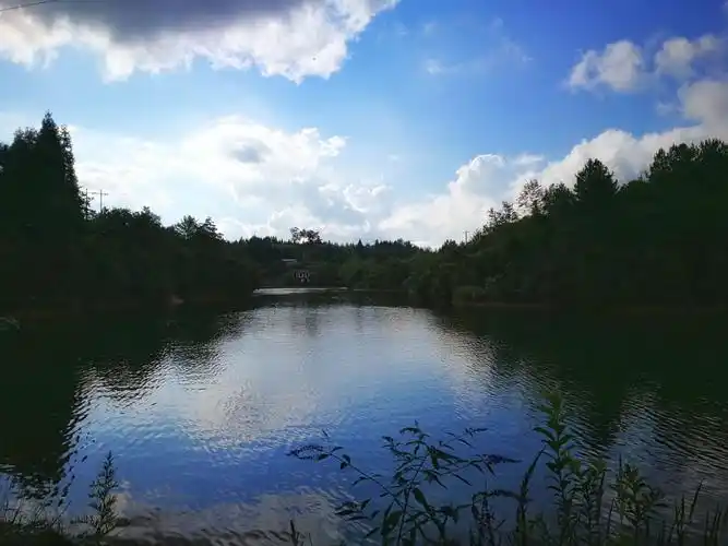 水天一色月亮湖