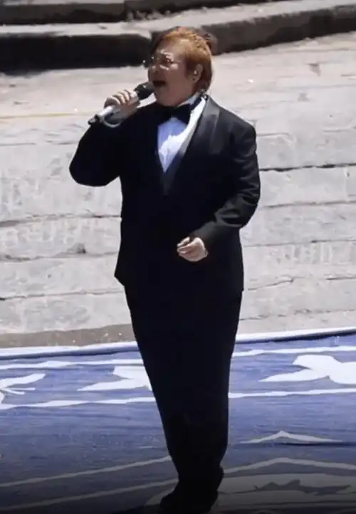 原创韩红暴瘦近照曝光变化大到认不出发型太吸睛潮范儿十足