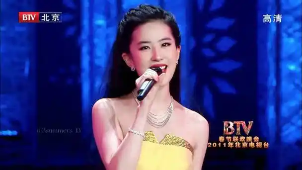 【刘亦菲《毛毛雨》|2011年北京春晚现场版高清修复】    下雨天 最