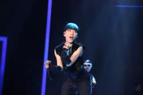 央视网络春晚:吴莫愁神似考拉萌翻天