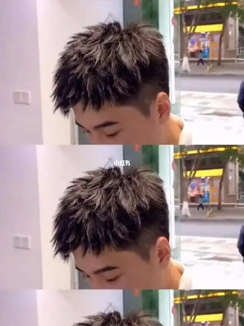 2022最受男生喜欢的发型男生前刺头