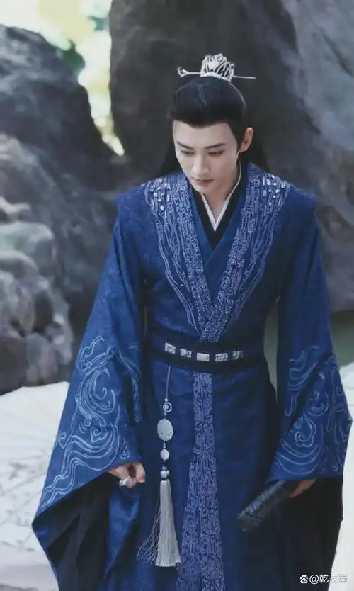 刘学义约朋友出去玩,遭大雨被困酒店