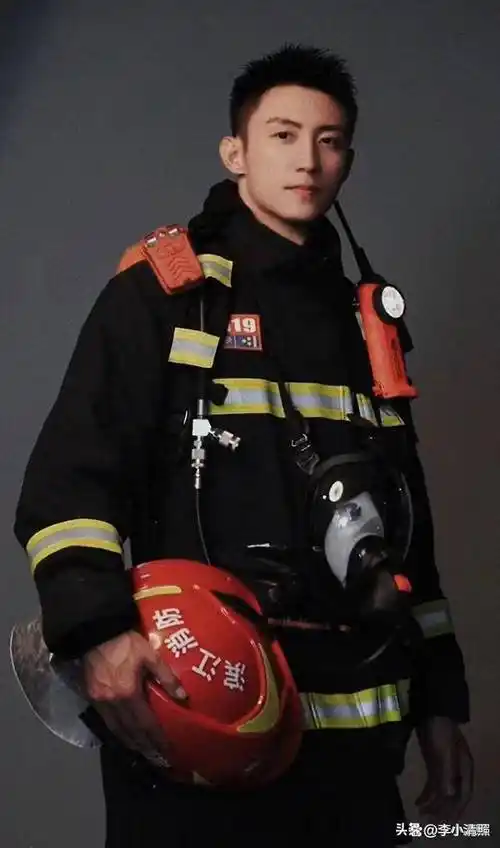 与黄景瑜的新剧都属于消防题材,免不了要被放在一起对比