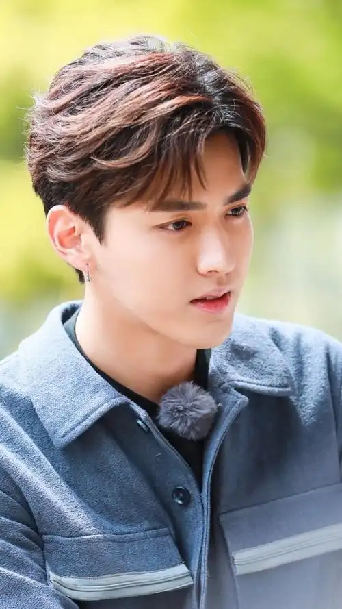 成熟型男吴亦凡休闲写真