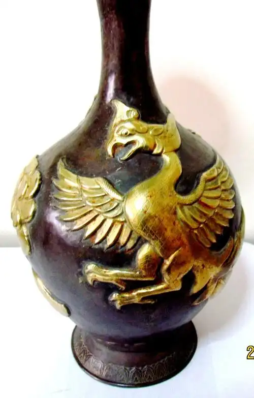 辽代礼仪用二龙戏珠二凤穿牡丹银鎏金对瓶赏析