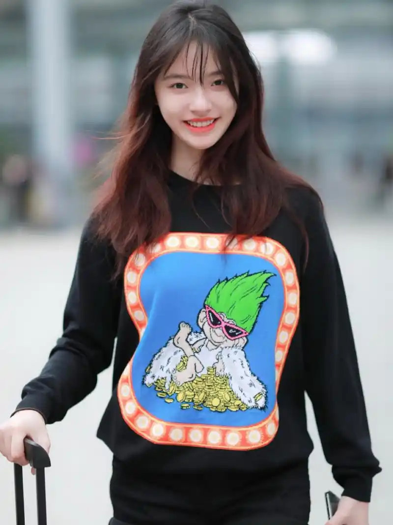 林允私服穿搭 简单舒适的秋日穿搭 林允机场私服穿搭科普