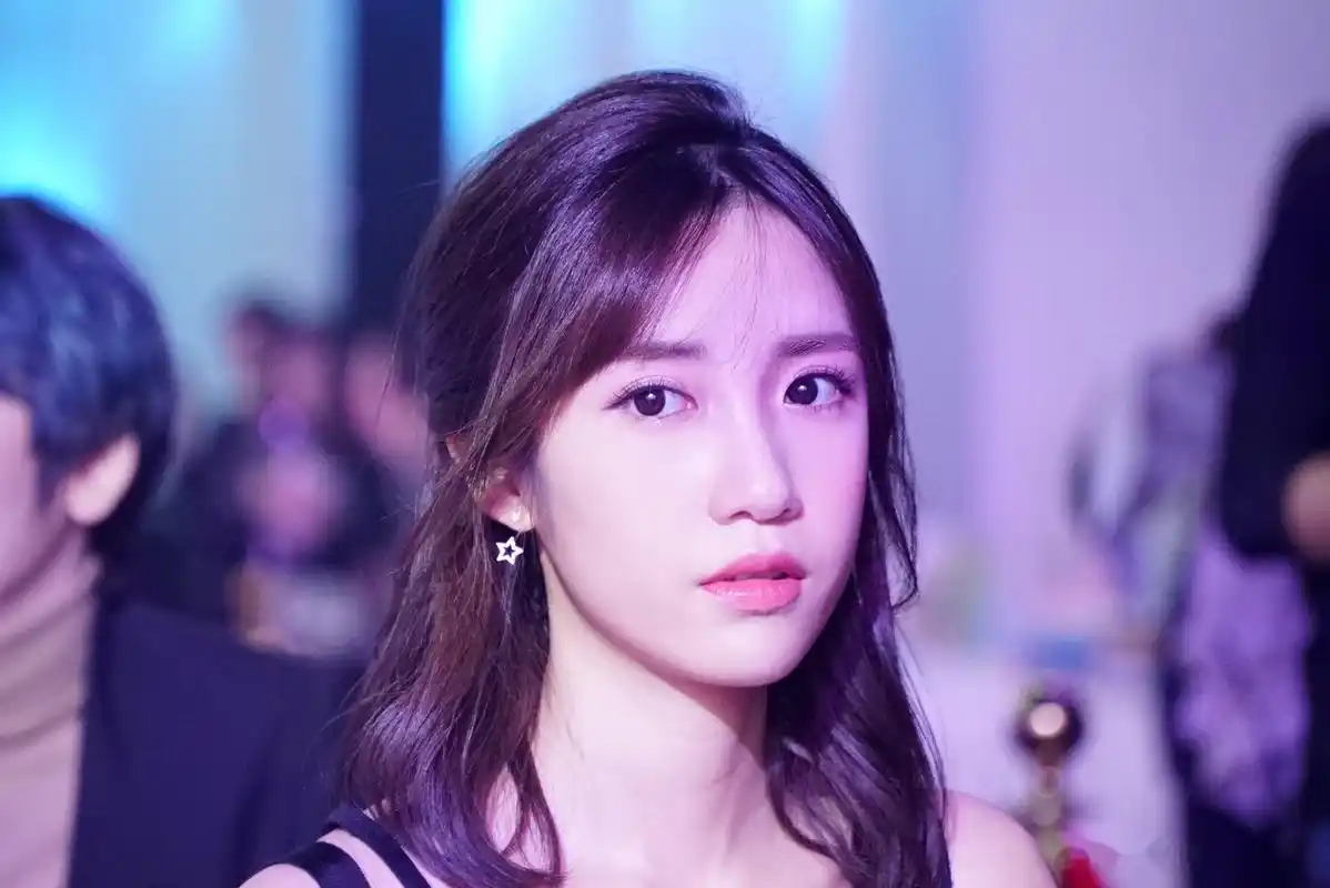 给ta一个家 鸣谢:hellomirror哈喽魔镜  鸣谢:高跟73