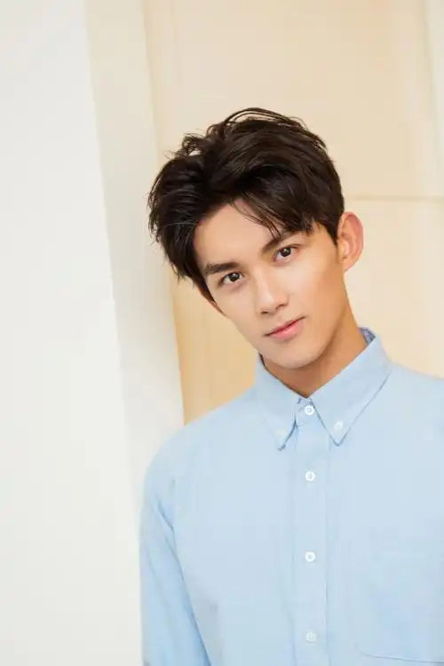 吴磊vr直播与粉丝面对面,清爽造型变身"蓝朋友"